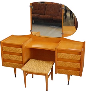 frenchvanitywithstool2